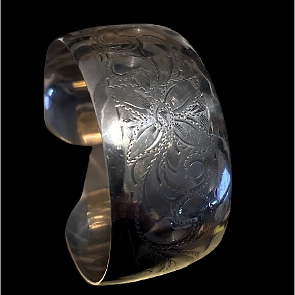 Vintage Etched Silver Cuff Bracelet for a petite wrist - new photo’s added - Picture 2 of 13